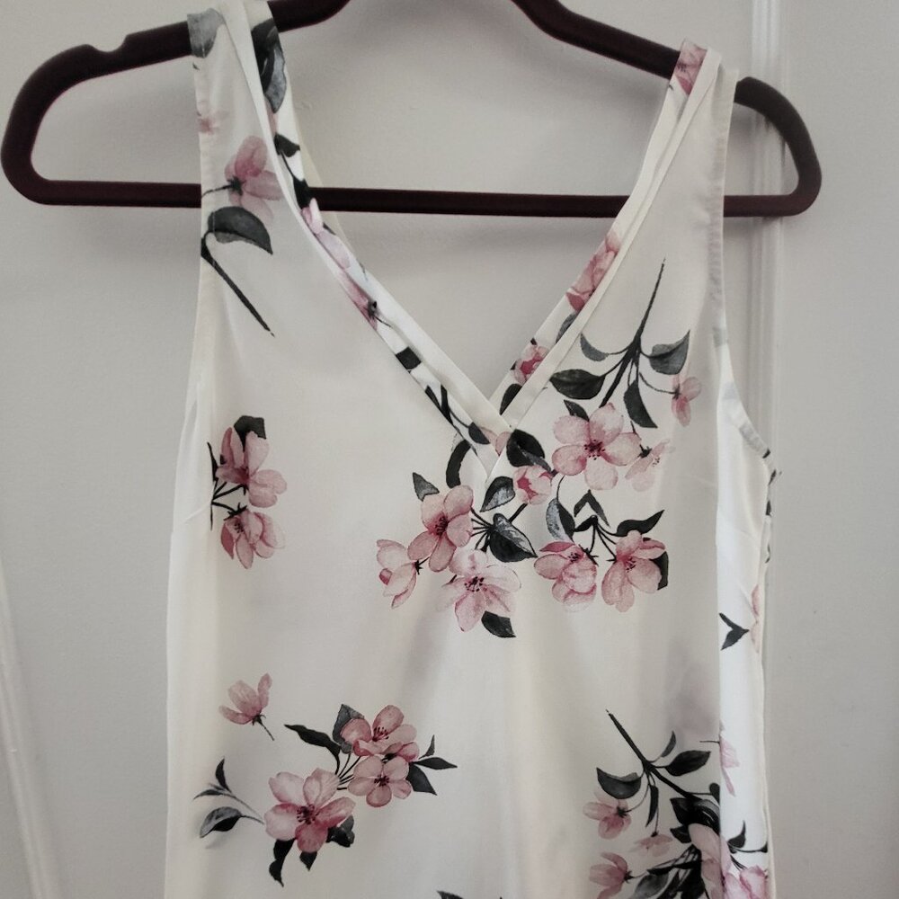 Dynamite Floral V-Neck Sleeveless Blouse - Size XS